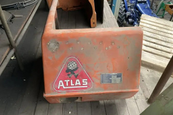 Atlas AB 1302D Vorne Rechts voor kap haube
