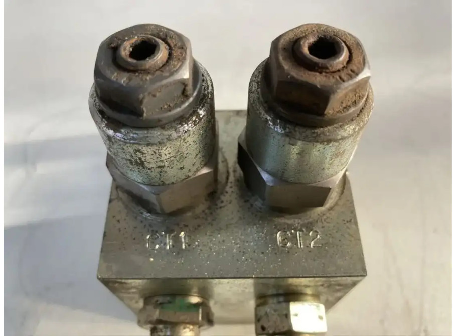 Neuson 3503 3703 remventiel Senkbremsventil Sinkbrake valve